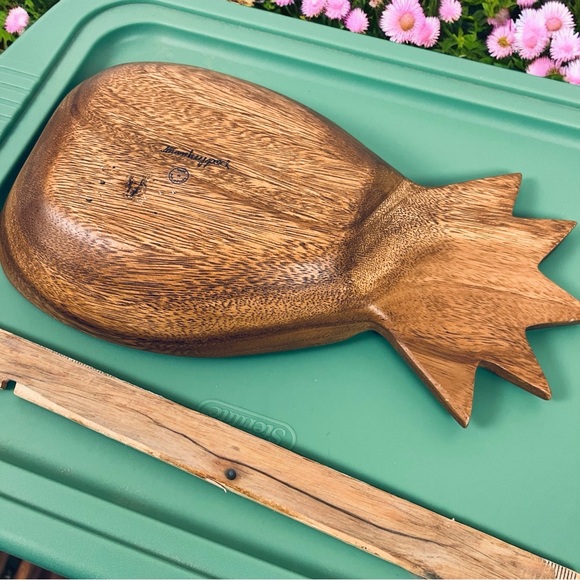 Kamani Wood Wooden Pineapple Tray – Made in the USA - Picture 8 of 9